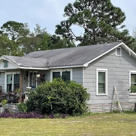 Image 1 - 411 Three Rivers Road, Carrabelle, FL 32322, USA - House for sale