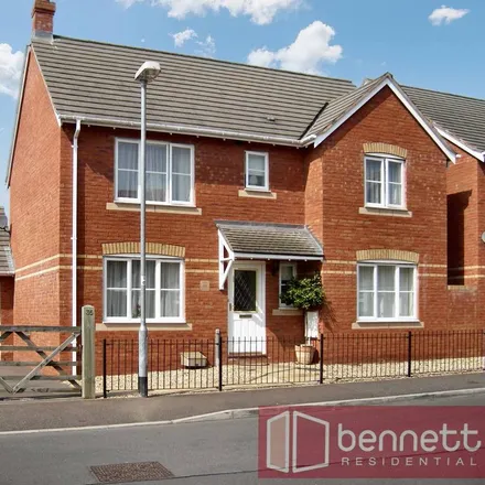 Rent this 4 bed house on 35 Summerleaze Crescent in Taunton, TA2 8QE