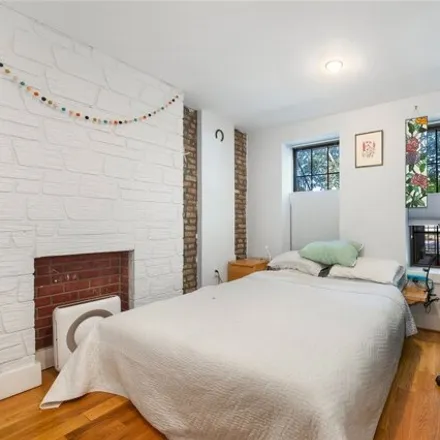 Image 9 - 460 1/2 19th Street, New York, NY 11215, USA - House for sale