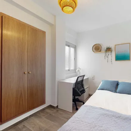 Rent this 5 bed room on Avinguda de Burjassot in 134, 46025 Valencia