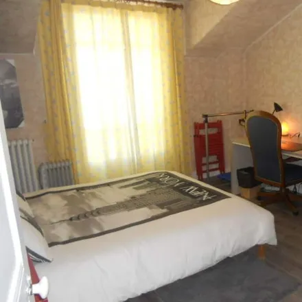 Rent this 2 bed apartment on 78420 Carrières-sur-Seine