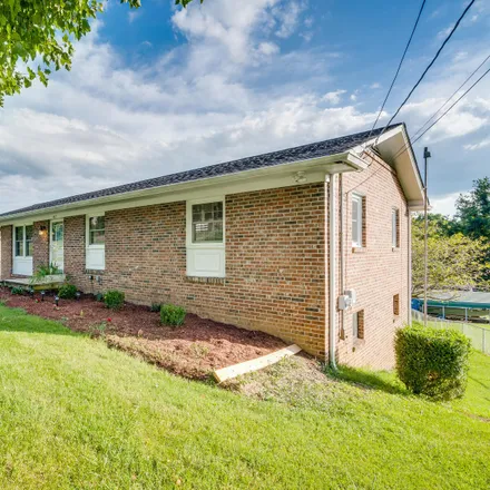 Image 2 - 1600 Bloomingdale Pike, Bloomington Heights, Kingsport, TN 37660, USA - House for sale