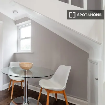 Image 4 - Bolingbroke Walk, London, SW11 3DB, United Kingdom - Apartment for rent