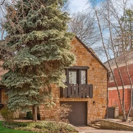 Image 2 - 6551 North Waukesha Avenue, Chicago, IL 60646, USA - House for sale