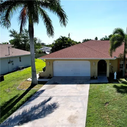 Image 2 - 629 Southeast 10th Place, Cape Coral, FL 33990, USA - House for sale