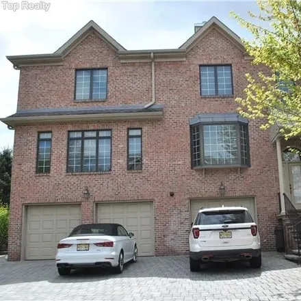 Rent this 3 bed townhouse on 19 Stonebrook Court in Harrington Park, Bergen County