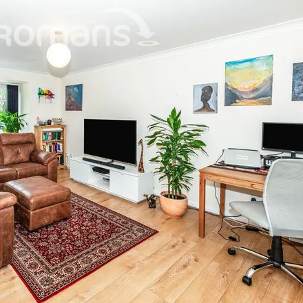 Rent this 1 bed apartment on Missenden Gardens in Burnham, SL1 6LB