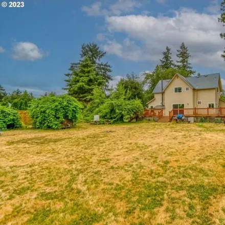 Buy this 5 bed house on 5344 Southeast 115th Avenue in Portland, OR 97266