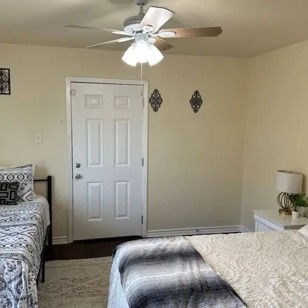 Rent this 2 bed house on San Antonio