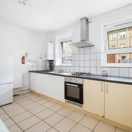 Image 4 - Carter House, Brune Street, Spitalfields, London, E1 7NE, United Kingdom - Apartment for sale