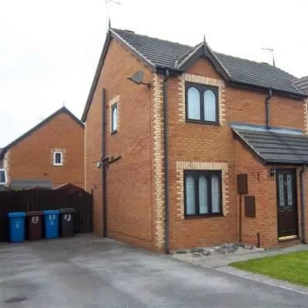 Rent this 2 bed house on Peregrine Close in Hull, HU4 6UA