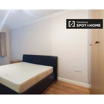 Rent this studio apartment on Manor Way in London, NW9 6JB