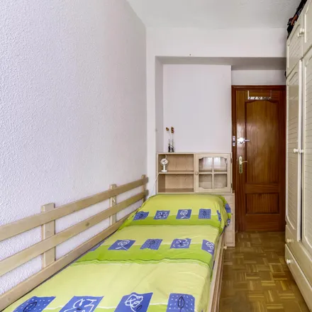 Rent this 1 bed room on Madrid in Calle de Narciso Serra, 18