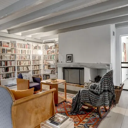 Rent this 12 bed apartment on Chemin de l'Ancienne-École 39 in 1288 Aire-la-Ville, Switzerland