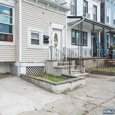 Image 3 - 77 Atlantic Street, West Bergen, Jersey City, NJ 07304, USA - Townhouse for sale