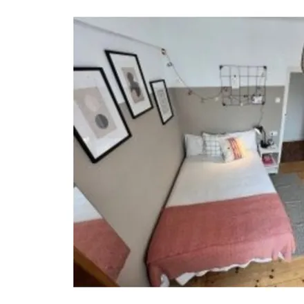Rent this 3 bed room on Grupo Tomás Zubiria Ybarra in 48007 Bilbao, Spain