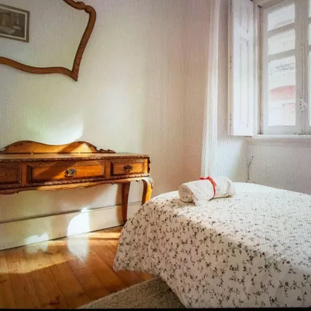 Rent this 4 bed room on Frutaria in Rua do Zaire 18A, 1170-398 Lisbon