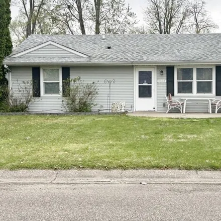 Buy this 2 bed house on 3080 West 68th Street in Davenport, IA 52806