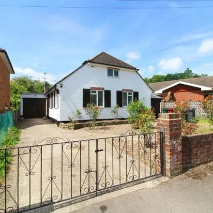 Rent this 3 bed house on 27 Berrylands Road in Reading, RG4 8NU