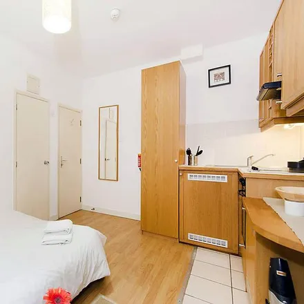 Image 2 - 24 Fairholme Road, London, W14 9JU, United Kingdom - Apartment for rent