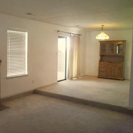 Image 7 - 642 Chaps Road Southeast, Rio Rancho, NM 87124, USA - House for sale