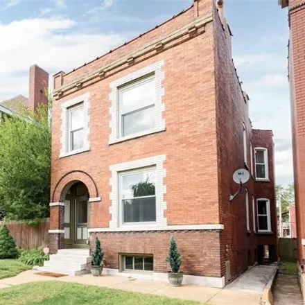 Image 2 - 2011 Russell Boulevard, St. Louis, MO 63104, USA - House for sale