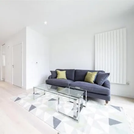 Image 2 - 5 Rope Terrace, London, E16 2PQ, United Kingdom - Townhouse for sale