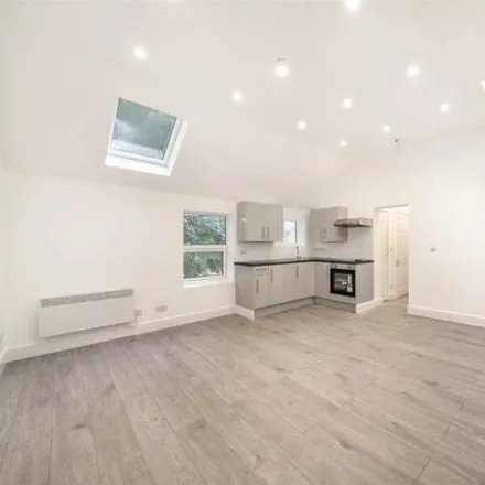 Rent this 1 bed apartment on Pembroke Road in London, SE25 6PX
