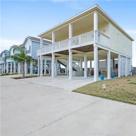 Image 4 - 107 State Highway 35 South, Rockport, TX 78382, USA - House for sale