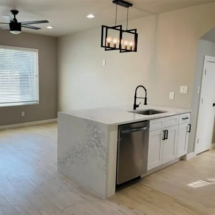 Image 2 - 4609 Virginia Ave Unit 101, Dallas, Texas, 75204 - House for rent