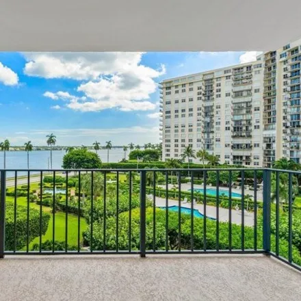 Buy this 2 bed condo on 201 Queens Court in West Palm Beach, FL 33401