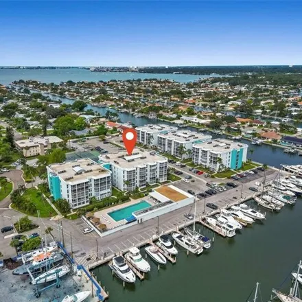 Rent this 3 bed condo on 38th Way South in Broadwater, Saint Petersburg