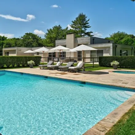 Rent this 4 bed house on 12 Hedgerow Lane in East Hampton, East Hampton North