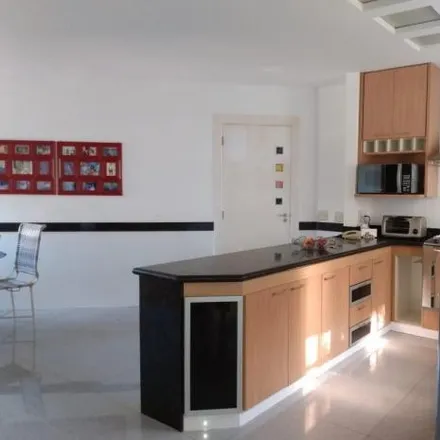 Buy this 4 bed house on Ciclofaixa Caetano Monteiro in Vila Progresso, Niterói - RJ