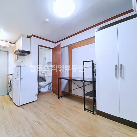 Rent this studio apartment on 서울특별시 관악구 봉천동 1680-10