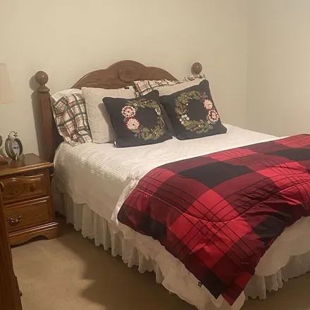 Rent this 3 bed condo on Oshkosh