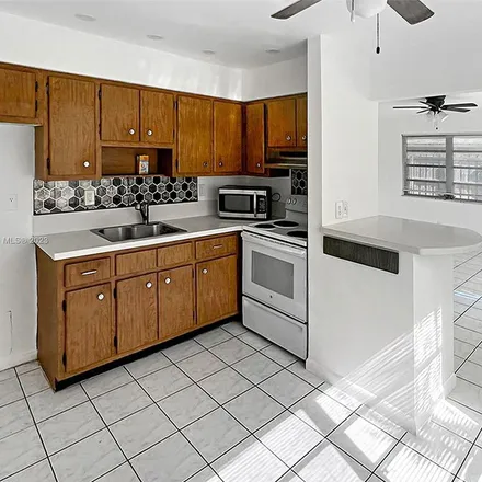 Image 4 - 722 Southwest 7th Street, Hallandale Beach, FL 33009, USA - Apartment for rent