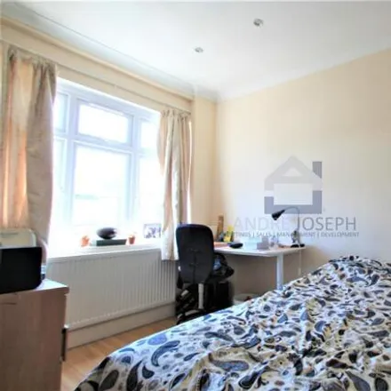 Image 3 - Montana Road, Londres, London, Sw17 8sn - Apartment for rent