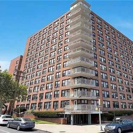 Buy this studio apartment on 3121 Middletown Road in New York, NY 10461