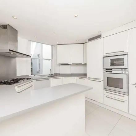 Rent this 2 bed apartment on Chesterfield House in South Grove, London