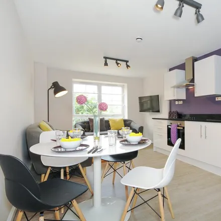 Rent this 6 bed apartment on 6 Forster Street in Nottingham, NG7 3DB
