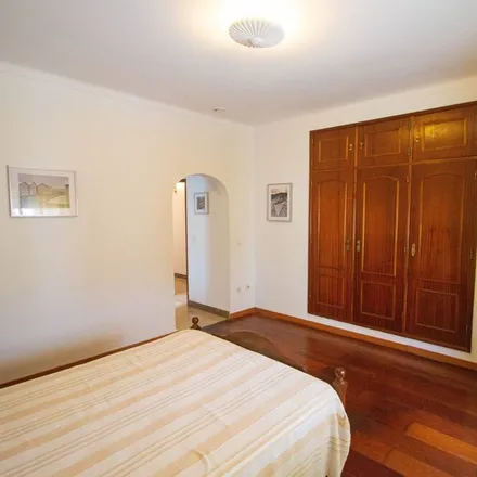 Rent this 3 bed house on Palmela (EN 379 X Estr dos Canorios) in EN 379, Palmela