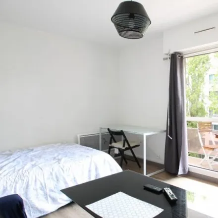 Rent this studio room on Issy-les-Moulineaux in Quartier La Ferme / Les Îles / Les Chartreux, FR