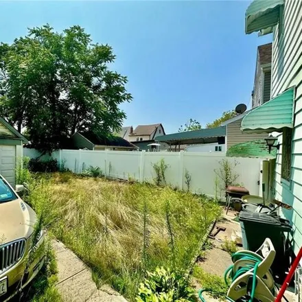 Image 3 - 173-16 111th Avenue, New York, NY 11433, USA - House for sale