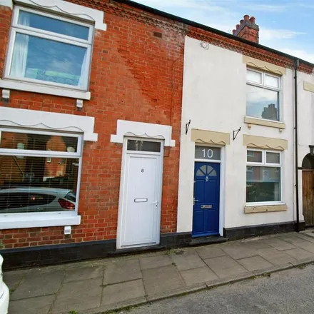 Rent this 3 bed townhouse on Orchard Street in Nuneaton, CV11 4BH