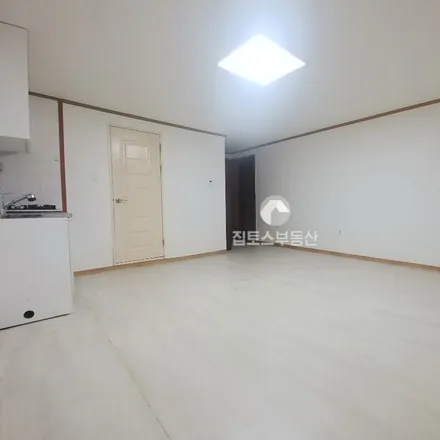 Rent this studio apartment on 서울특별시 강남구 역삼동 724-13