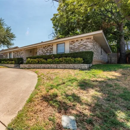 Image 3 - 1020 Forest Ridge Drive, Bedford, TX 76022, USA - House for sale