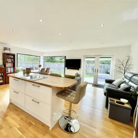 Image 7 - Priors Close, Christchurch, United Kingdom - House for sale