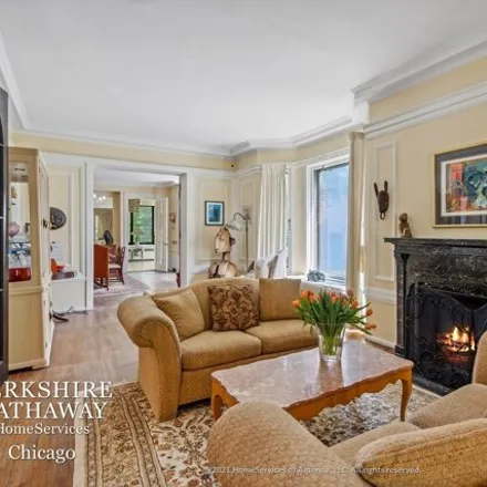 Image 6 - 4849 South Greenwood Avenue, Chicago, IL 60615, USA - House for sale