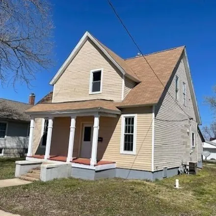 Buy this 4 bed house on 1263 Clay Street in Beardstown, IL 62618